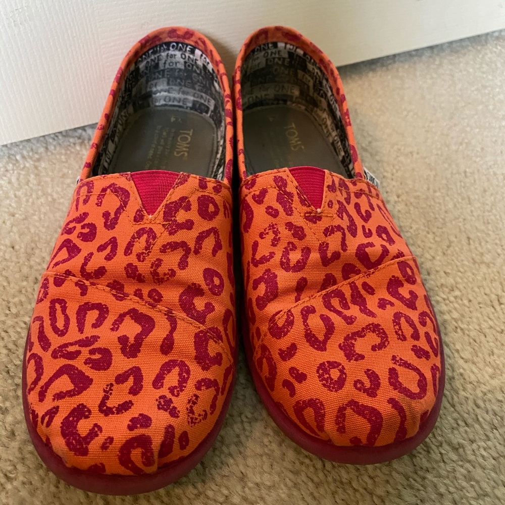 Toms cheetah shoes